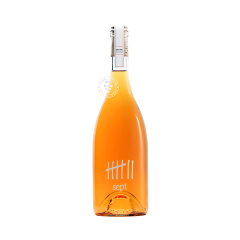 Eine Flasche „Sept Obeideh Skin Contact 2022“, ein natürlicher libanesischer Orange Wine aus der einheimischen Rebsorte Obeideh.